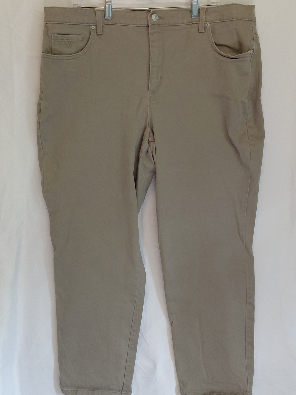 Gloria Vanderbilt Straight Leg Jeans in Taupe